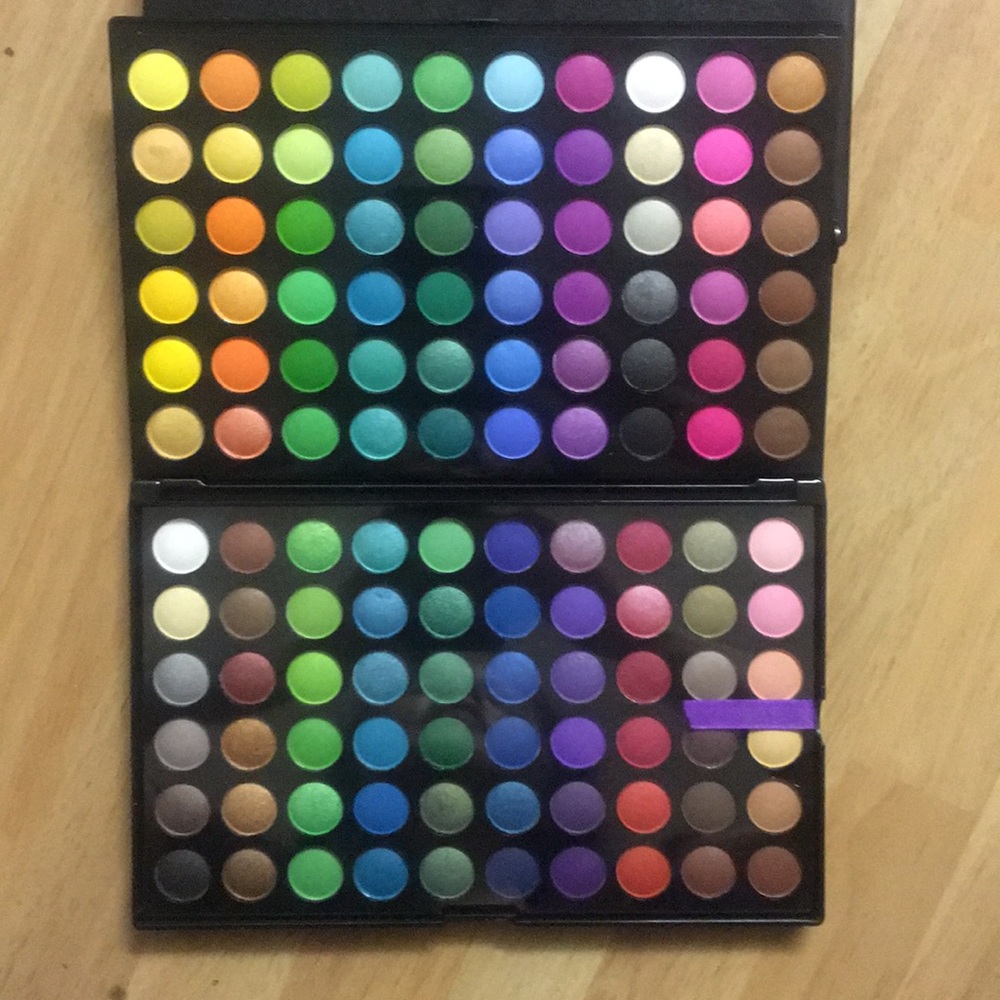 120 colorpalette  in one Beautiful color Eyeshadow